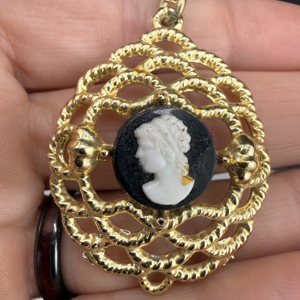 Vintage Cameo Pendant Earrings‎ Lot Screw Back Pierced Gold Tone